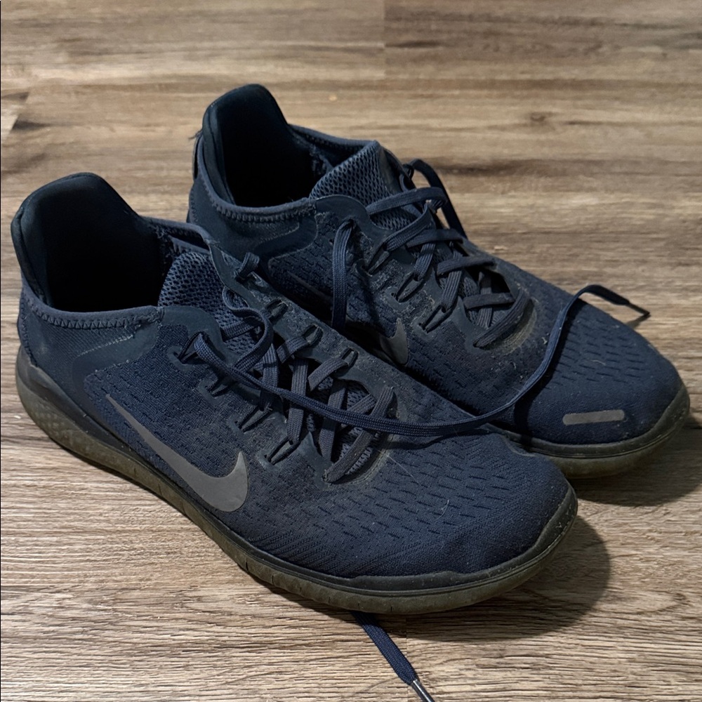 Nike Men's Dark Blue Athletic Shoes